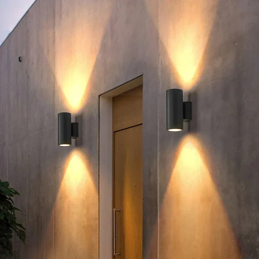 Outdoor Wall Light with Black Aluminium Finish